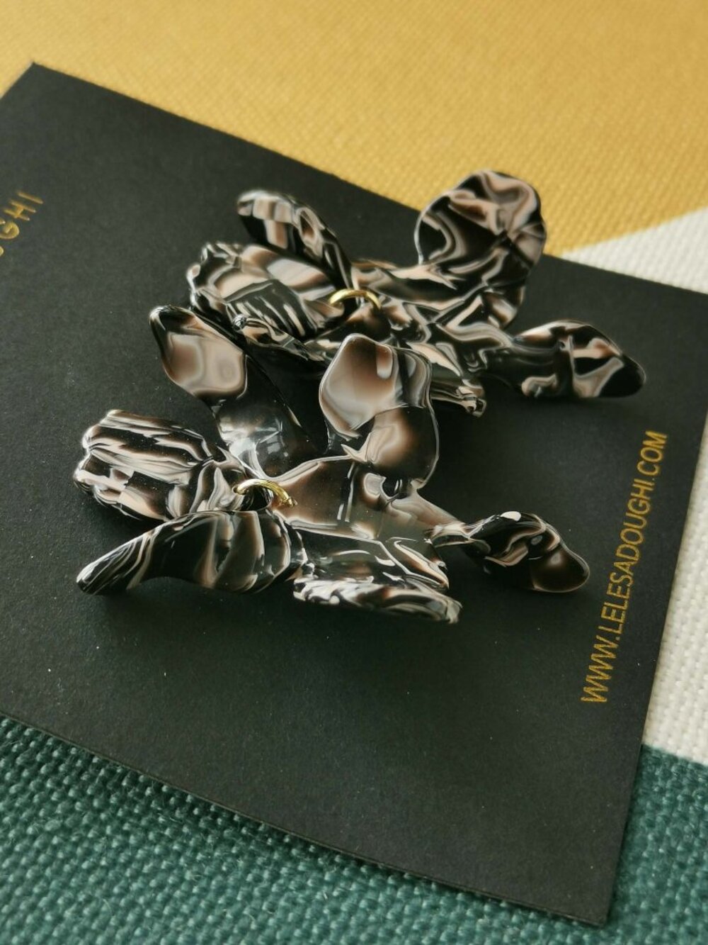 Lele Sadoughi Small Paper Lily Maple Earrings NEW - Picture 2 of 3